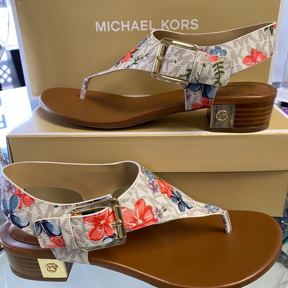 Michael Kors - Picture 5 of 5